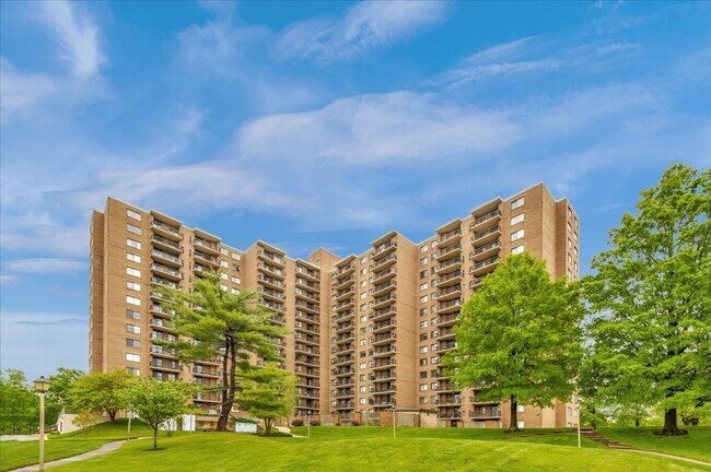 Building Photo - 1-bedroom, 1-bath condo