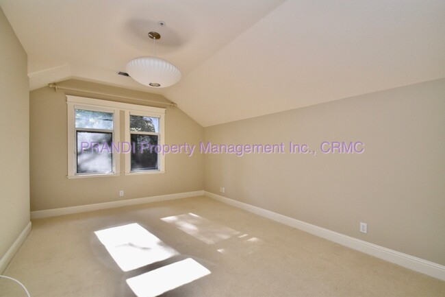 Building Photo - Coming Soon! 3 Bedroom Larkspur Townhouse.