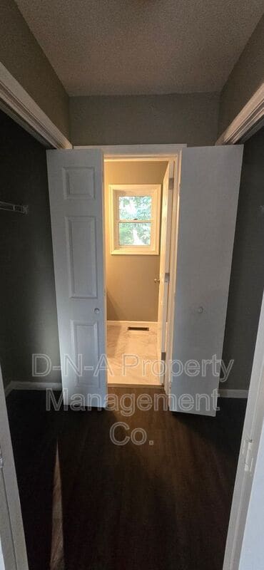 Building Photo - 412 Lakeside Dr