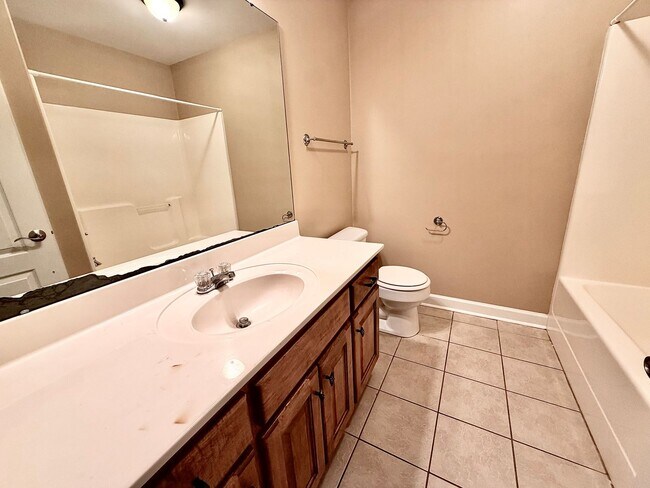 Building Photo - Beautiful 4-Bedroom Home in a Prime Location!