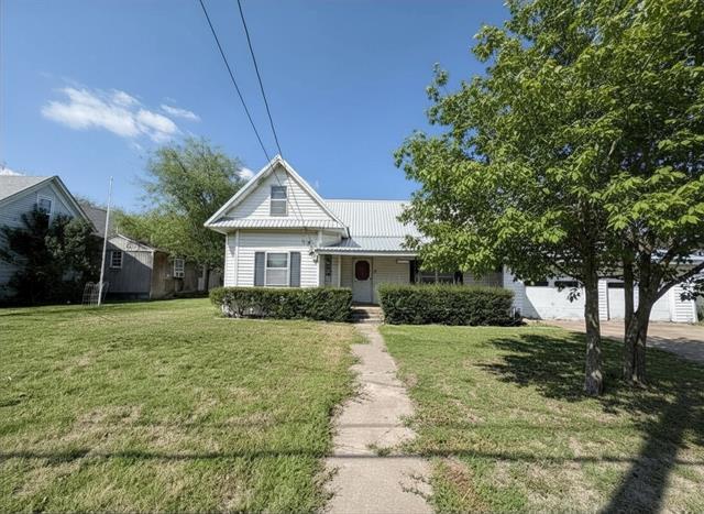 Building Photo - 411 E Avenue G