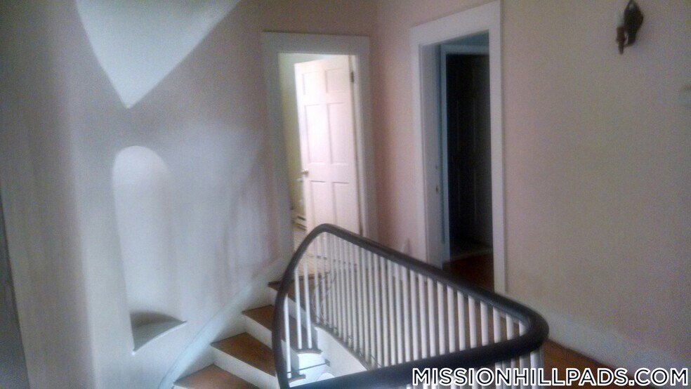 Building Photo - 139 Hillside St