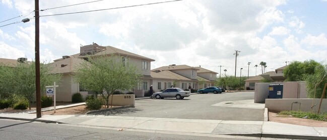 Primary Photo - 835 E Mahoney Ave