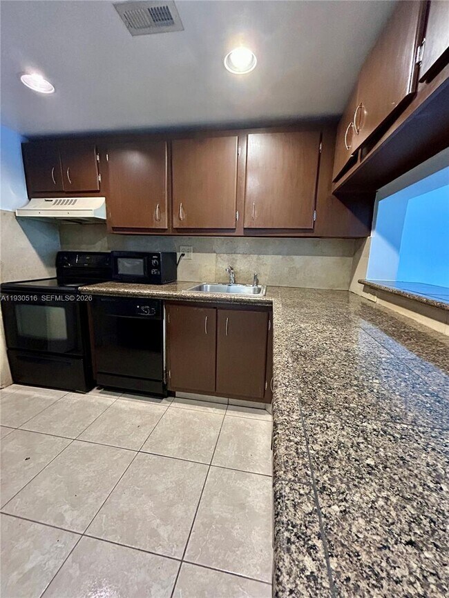 Building Photo - 8010 N Colony Cir