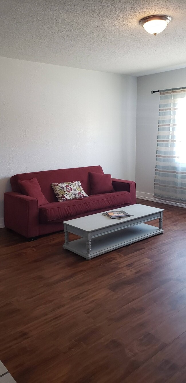 Building Photo - 3195 White Cir