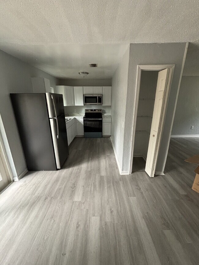 Building Photo - Newly Remodeled 4BR Home in Lake Wales – Prime Location!