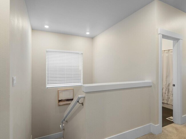 Building Photo - 13728 SW 166th Ave