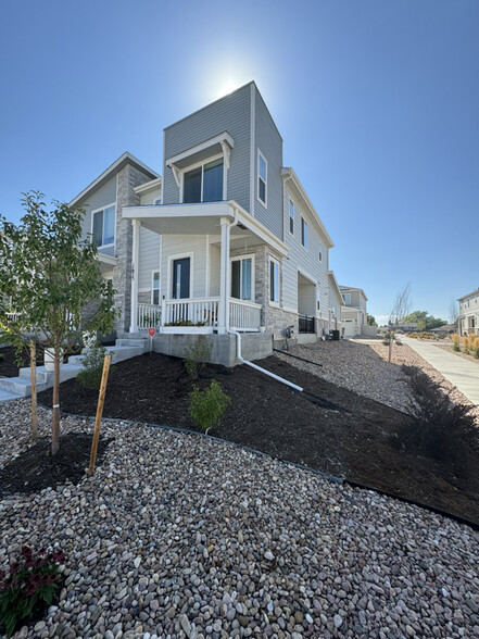 Building Photo - 1675 S Andes Way