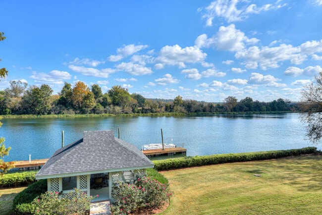 Building Photo - 110 Riverbend Dr