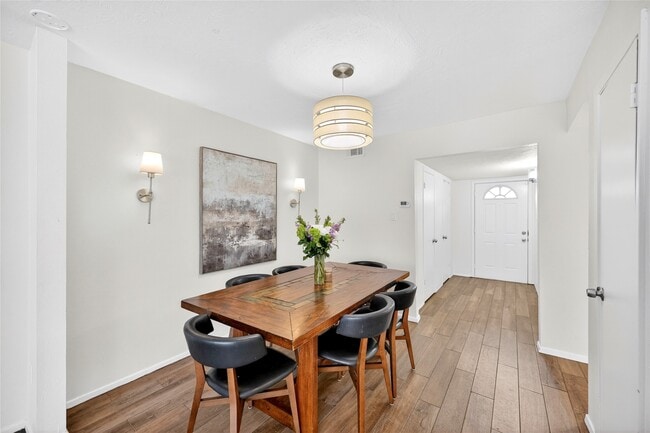 Building Photo - 6975 Chasewood Dr