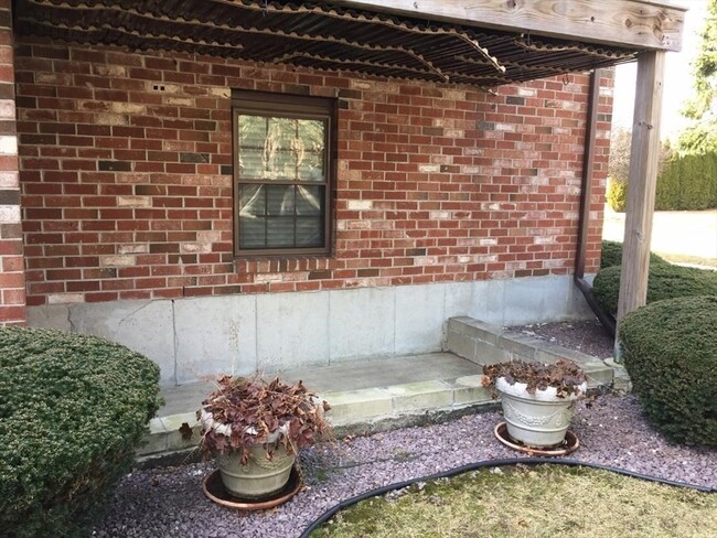 Building Photo - 16 Mayberry Dr