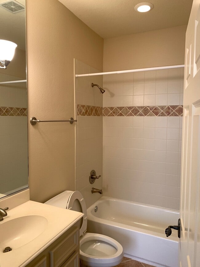 Building Photo - 2210 Bellefontaine