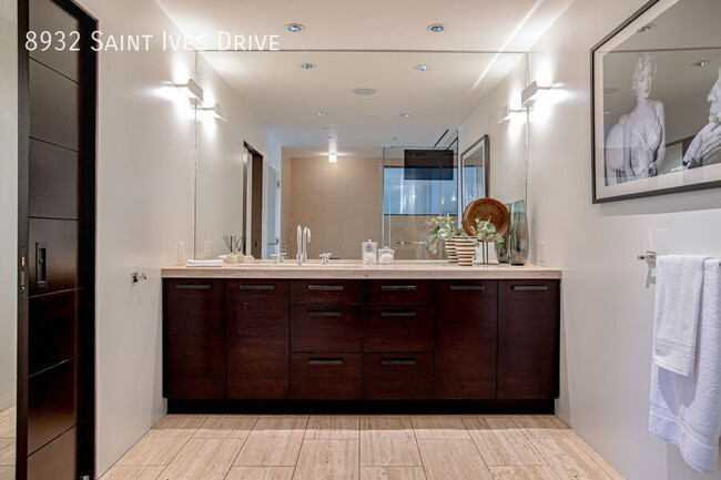 Building Photo - 8932 St Ives Dr