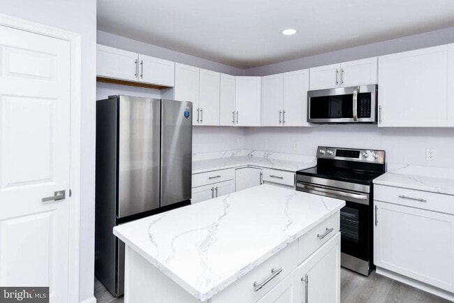 Building Photo - 915 Westlake Dr