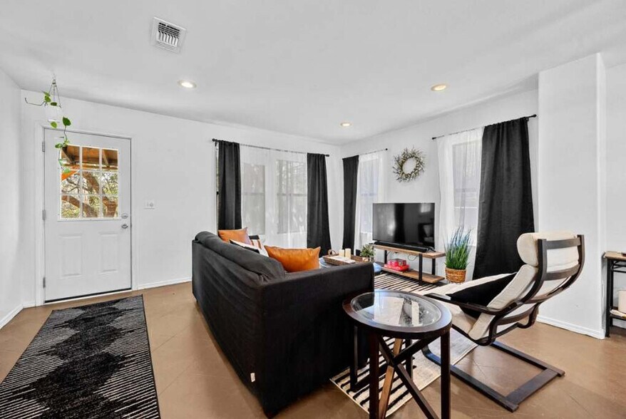 Building Photo - 14811 Foy Dr