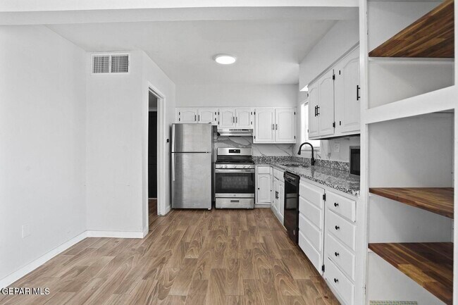Building Photo - 5121 Beautonne Ave