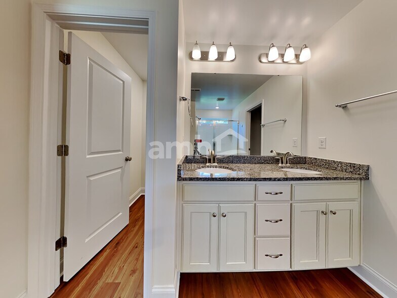 Building Photo - 5306 Dayan Dr