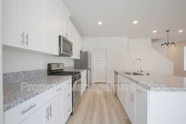 Building Photo - 40268 Birchfield Dr