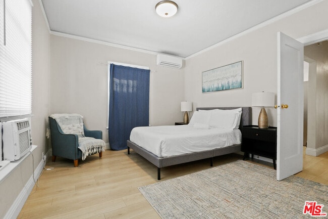 Building Photo - 442 N Orange Grove Ave