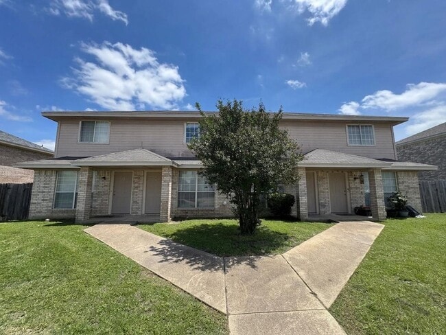 Building Photo - 4502 Deek Dr