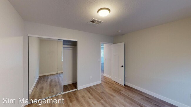Building Photo - 2 br, 1 bath Apartment - 906 E Roma Avenue