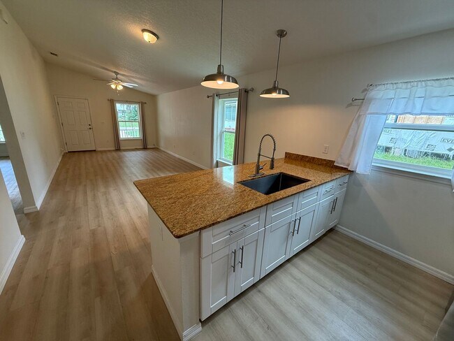 Building Photo - ***COMING SOON *** Modern Open-Concept Home Near I-75 & Downtown Ocala AVAILABLE SEPTEMBER 1