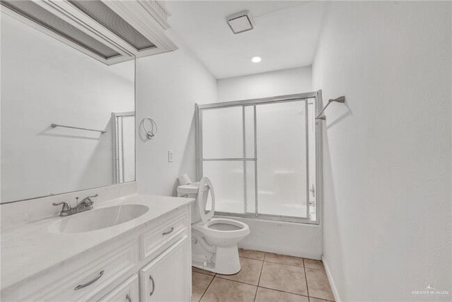 Building Photo - 16 Denise Cir