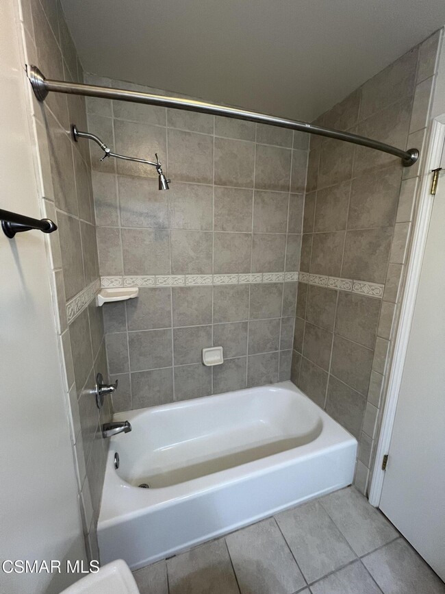 Building Photo - 1287 Knollwood Dr