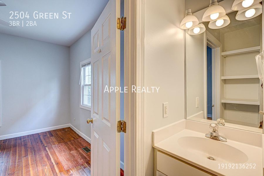 Building Photo - 2504 Green St