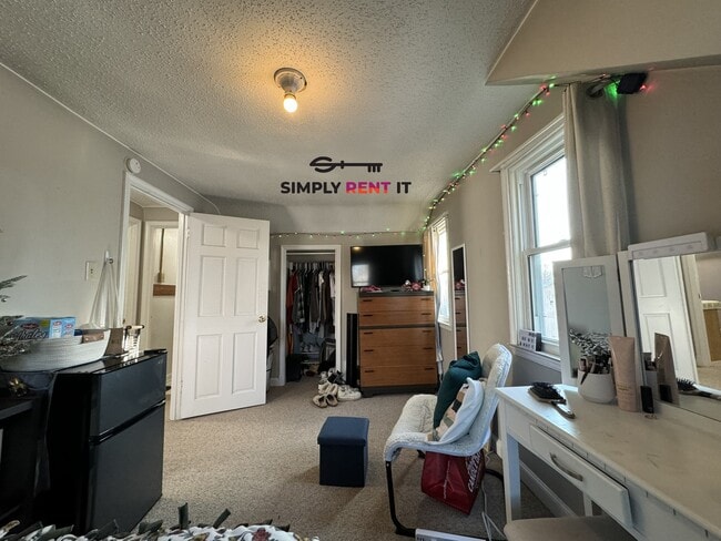 Building Photo - 4 Bedroom On Campus with Free Parking Aug ...