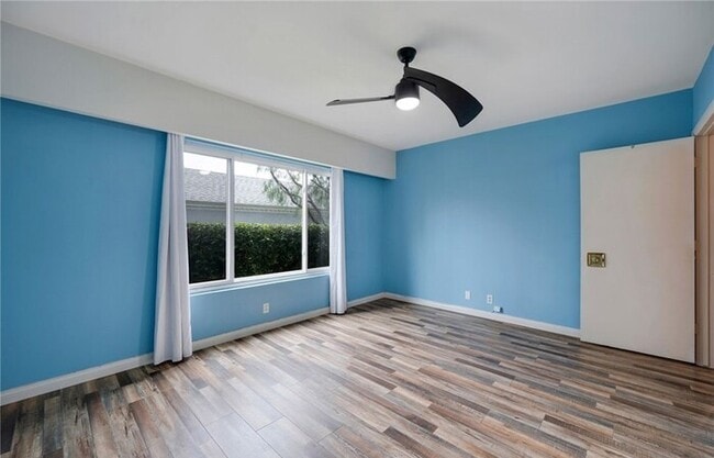 Building Photo - Updated 1-Bedroom Condo with Garage, Pool & Patio in Prime Fullerton Location