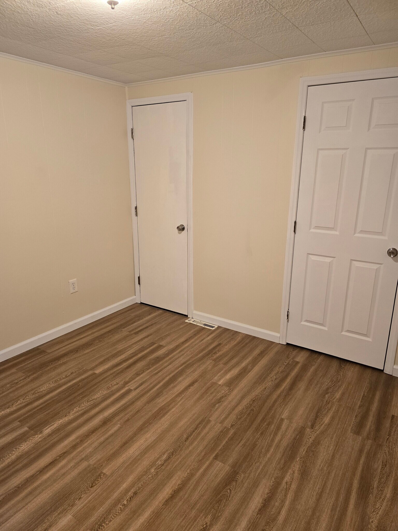 bedroom - 4435 Clifford Rd