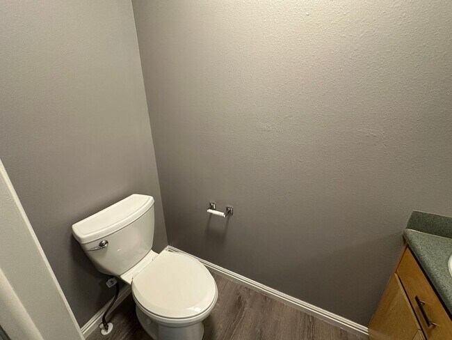 Building Photo - Cute and Cozy 2 Bed, 1.5 Bath Townhome in the Meadows!