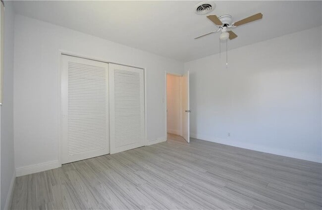 Building Photo - 1711 NE 60th St