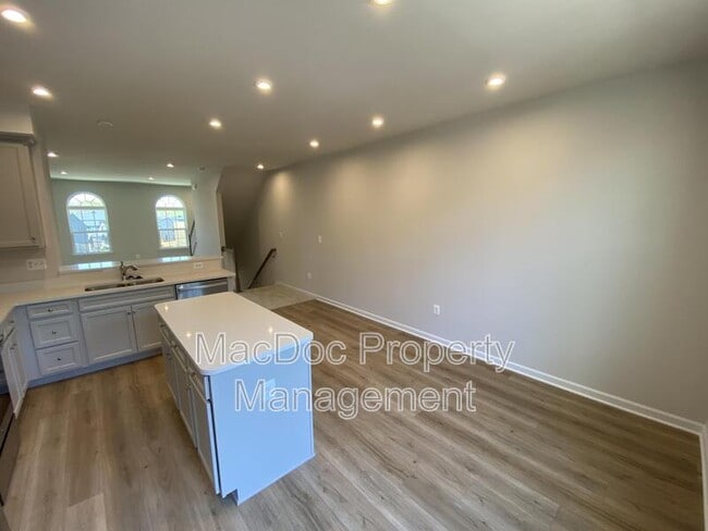 Building Photo - 1018 Trestle Dr