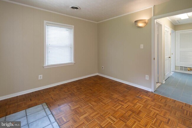 Building Photo - 610 Valley Brook Dr