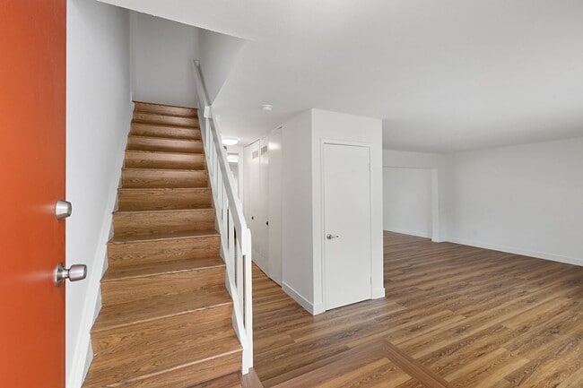 Building Photo - Updated Townhome in El Camino Club Estates!