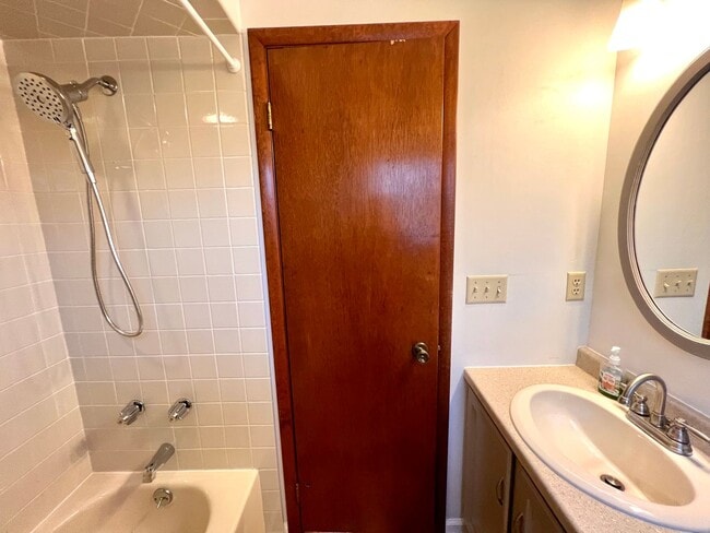 Building Photo - Apple Hill Community - 3 Bedroom 2 Bathroom - Beautiful Home for Rent!