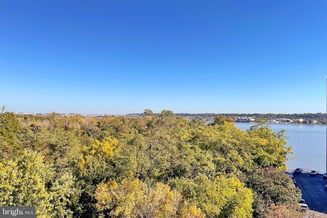 Building Photo - 635 Slaters Ln