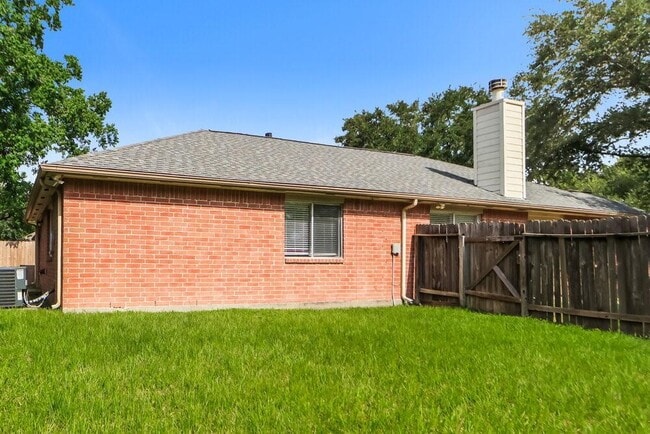 Building Photo - 12119 Bowsman Dr