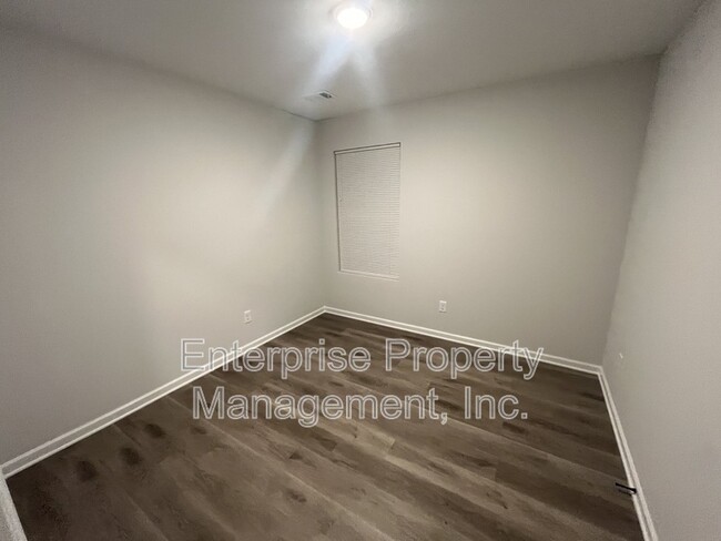 Building Photo - 4503 Suncrest Dr