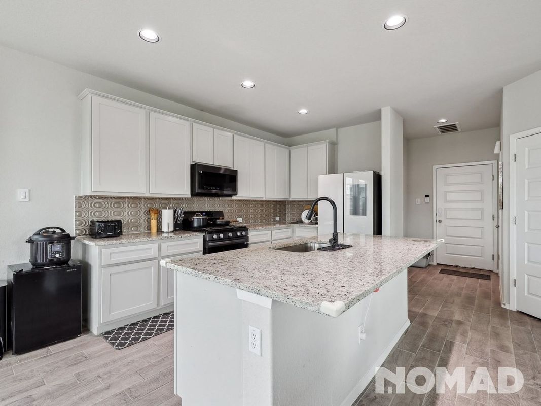 Building Photo - 101 Crescent St