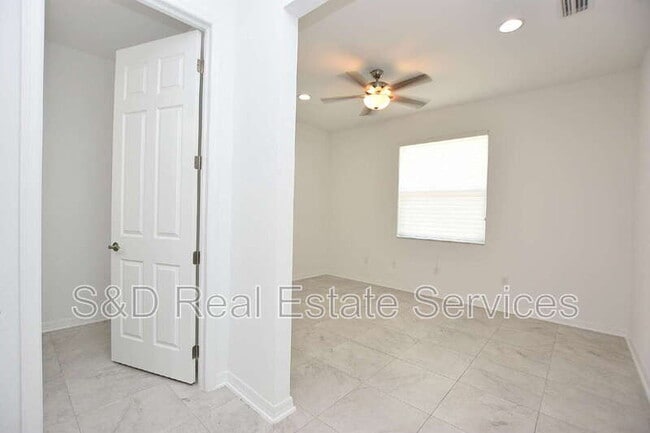 Building Photo - 3953 Aquilla Dr