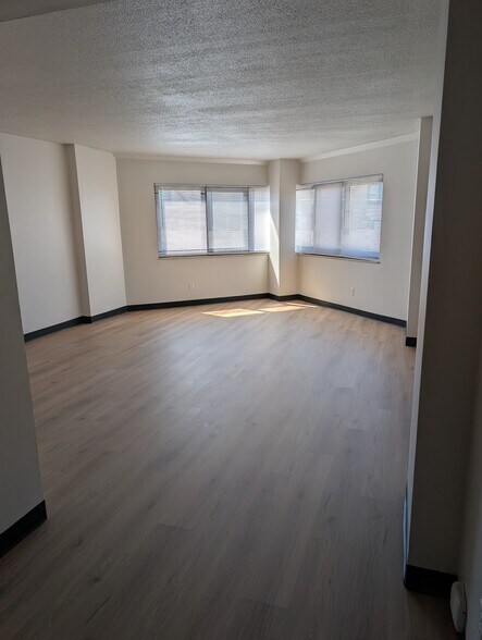 Building Photo - 1633 N Prospect Ave