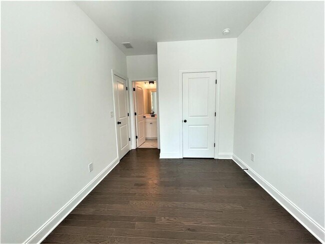 Building Photo - 6523 Beacon Dr