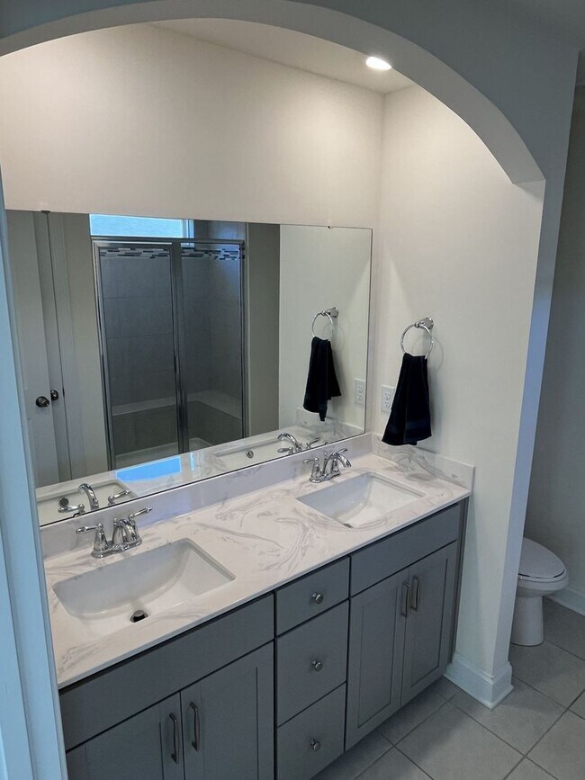 Building Photo - Newer 3 Bed + Loft Townhome in Davis Lake ...