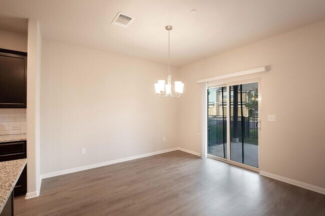 Building Photo - 516 E Slaughter Ln