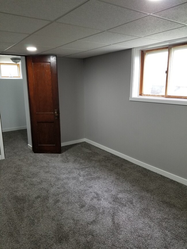 Building Photo - 1146 9th St N