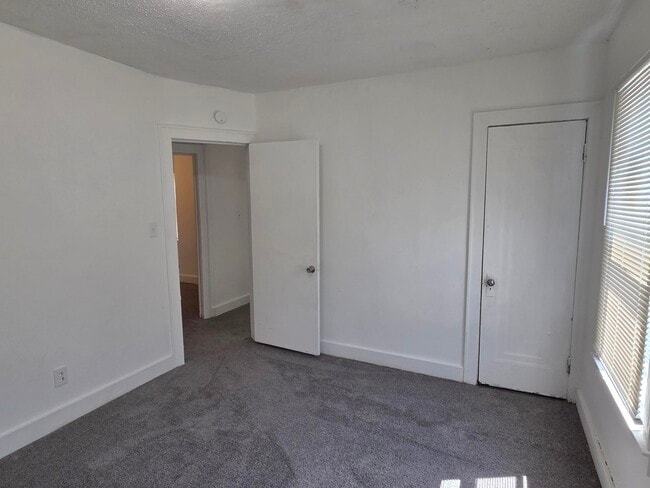 Building Photo - 15757 Pinehurst St