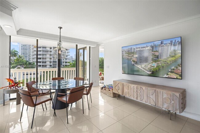 Building Photo - 1000 W Island Blvd